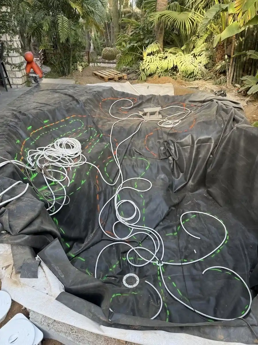 Pose bâche EPDM étanchéité lagon privé Hyères Var